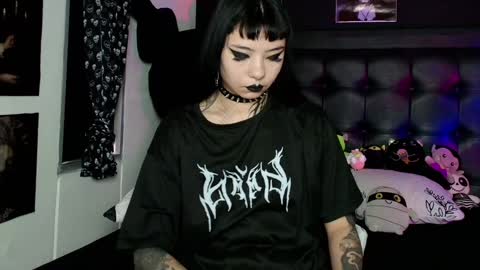 Snapshot of lilithmoon666 chatting on February 3, 9:18 pm   online show from February 3, 9:18 pm