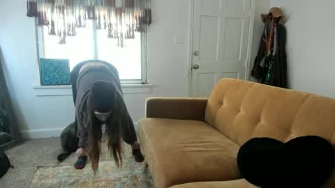 L online show from November 7, 4:56 pm