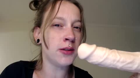Snapshot of liljbby chatting on September 12, 3:07 am Jay please help me reach 50 thumbs up online show from September 12, 3:07 am