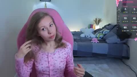 Snapshot of lill_mary chatting on October 1, 3:44 am Maria online show from October 1, 3:44 am