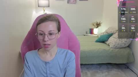 Snapshot of lill_mary chatting on October 20, 2:25 am Maria online show from October 20, 2:25 am