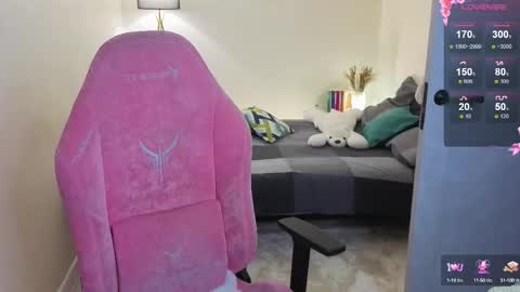 Snapshot of lill_mary chatting on October 6, 1:44 am Maria online show from October 6, 1:44 am