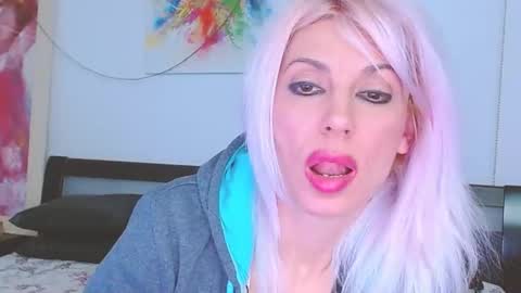Snapshot of lillianasara chatting on February 11, 11:12 pm Lara online show from February 11, 11:12 pm