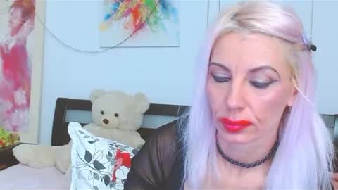 Snapshot of lillianasara chatting on October 5, 2:38 am Lara online show from October 5, 2:38 am