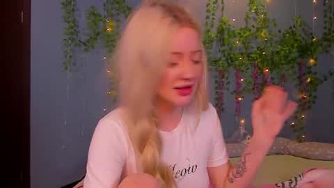 lillie_berry online show from August 2, 7:11 am