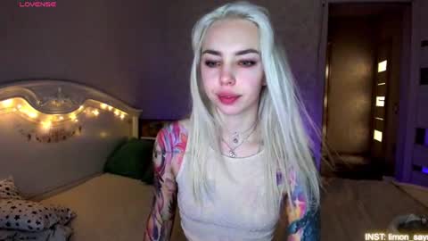 LilliMoore online show from June 10, 11:58 pm