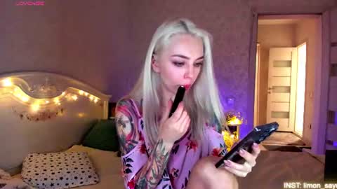 LilliMoore online show from June 15, 2:34 am