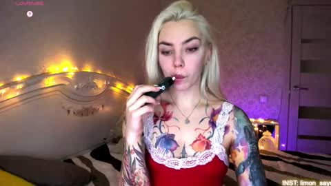 LilliMoore online show from February 13, 11:50 pm