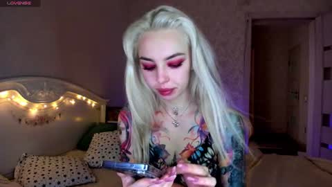LilliMoore online show from June 14, 2:09 am