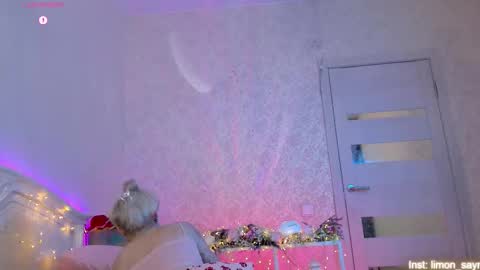 LilliMoore online show from October 10, 1:21 am