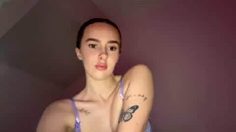 lilly415394 online show from April 12, 1:52 am