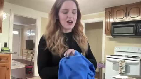 lilly_adams88 online show from June 19, 8:01 pm