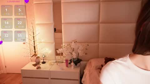 Lilly Colins online show from December 19, 9:18 pm