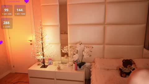 Lilly Colins online show from March 16, 8:13 pm