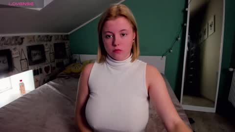 Snapshot of lillydepp chatting on December 30, 9:59 am Lilly Depp online show from December 30, 9:59 am