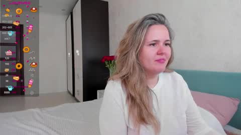 Lily online show from May 7, 1:10 am