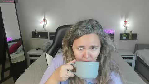 Lily online show from July 6, 1:00 am