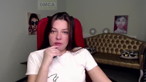 Snapshot of lily_flower7_ chatting on December 10, 6:01 am Lily online show from December 10, 6:01 am