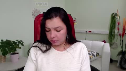 Snapshot of lily_flower7_ chatting on September 23, 6:11 am Lily online show from September 23, 6:11 am