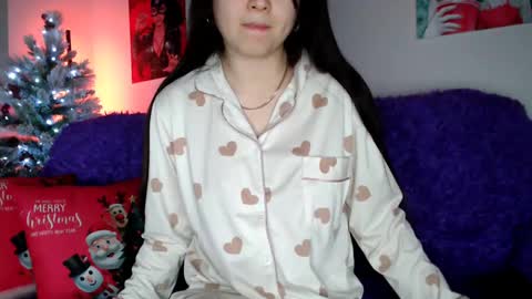 Snapshot of lily_litle chatting on January 5, 6:24 pm Lily Litle online show from January 5, 6:24 pm