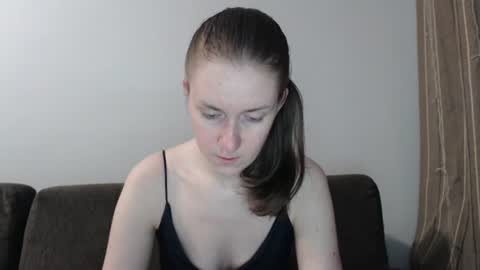 lily_love_x online show from June 18, 5:53 am
