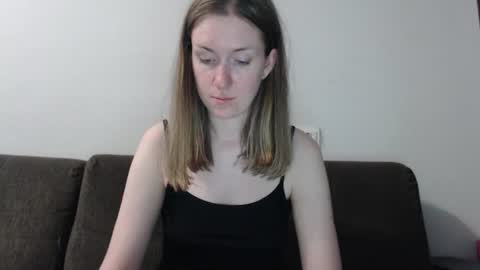 lily_love_x online show from August 6, 11:00 pm