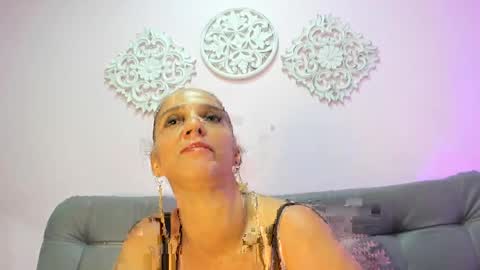 lily_rose0 online show from April 29, 9:09 pm