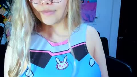 lily_stone04 online show from July 2, 5:46 am