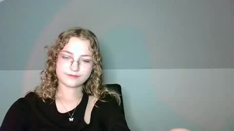 Snapshot of lily_tayberry chatting on September 9, 3:23 pm small lily online show from September 9, 3:23 pm