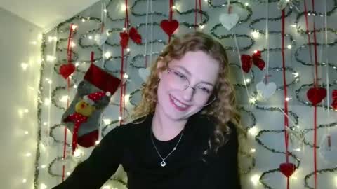 small lily online show from November 25, 6:20 pm