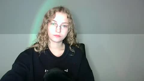 Snapshot of lily_tayberry chatting on October 1, 3:17 pm small lily online show from October 1, 3:17 pm