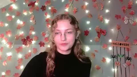 Snapshot of lily_tayberry chatting on October 7, 12:20 pm small lily online show from October 7, 12:20 pm