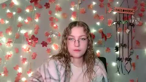 small lily online show from October 23, 5:19 pm
