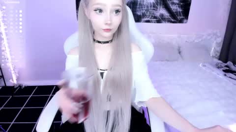 Lily online show from June 3, 10:15 pm