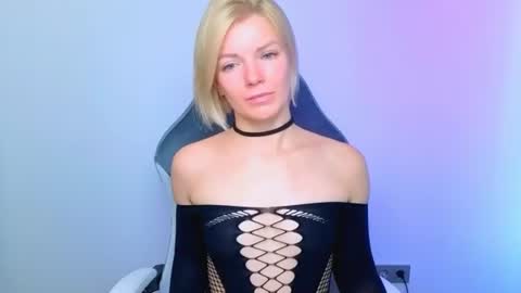 lilydavisss online show from June 16, 4:24 am