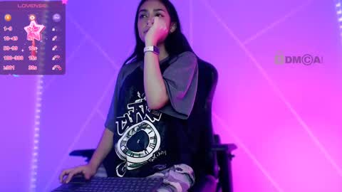 Snapshot of lilylouisee_ chatting on March 6, 2:18 pm Liliana louise online show from March 6, 2:18 pm