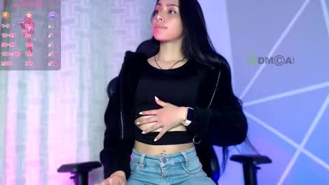 Snapshot of lilylouisee_ chatting on January 8, 12:49 am Liliana louise online show from January 8, 12:49 am