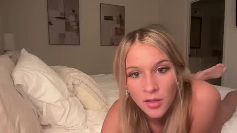 lilysummers21208 online show from February 19, 1:05 am