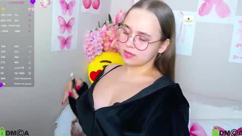 Lily online show from September 18, 7:18 am