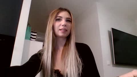 Lily online show from February 6, 8:34 pm