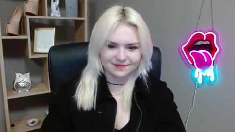 Lily online show from February 23, 7:30 am