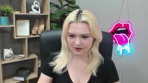 Lily online show from March 7, 7:37 am