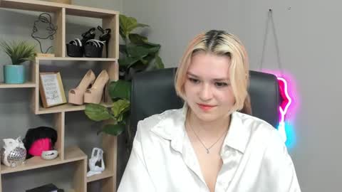 Lily online show from July 22, 2:07 pm