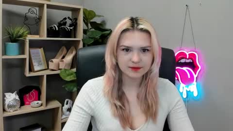 Lily online show from July 14, 6:40 am