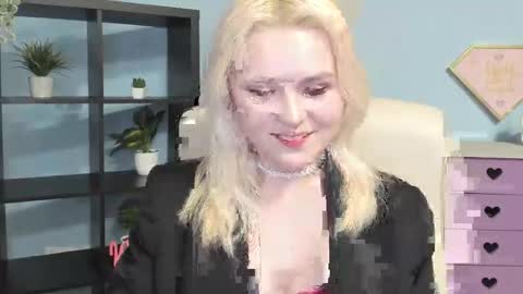 Lily online show from February 14, 3:25 pm