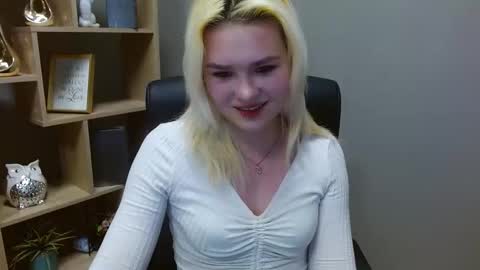 Lily online show from February 4, 9:01 am