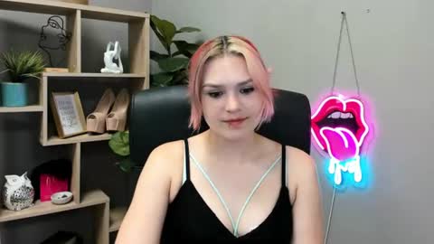 Lily online show from June 28, 1:50 pm