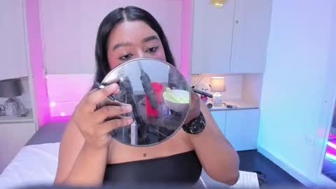 lilywhitee1 online show from December 17, 4:16 am