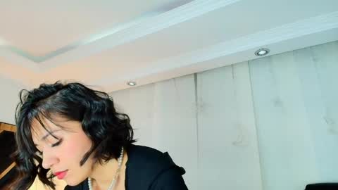  Lina Bedoya  online show from June 9, 11:53 am