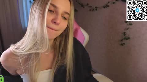 LINA online show from April 22, 2:52 am